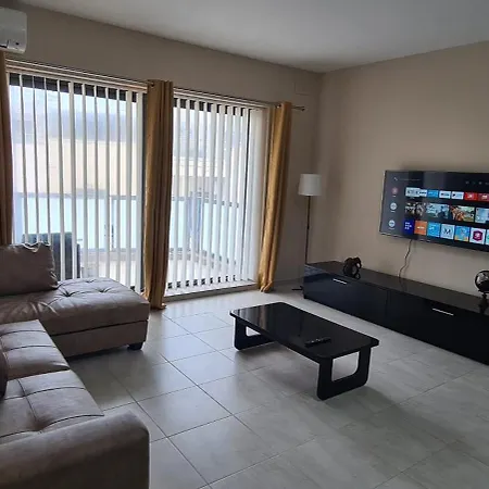 Apartamento Private Bedroom In Spacious - Entire Place To Yourself Marsaskala